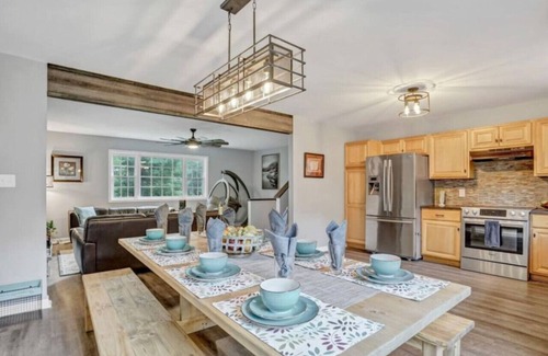 East Stroudsburg Casa | The Alpine House Retreat