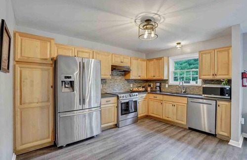 East Stroudsburg Casa | The Alpine House Retreat