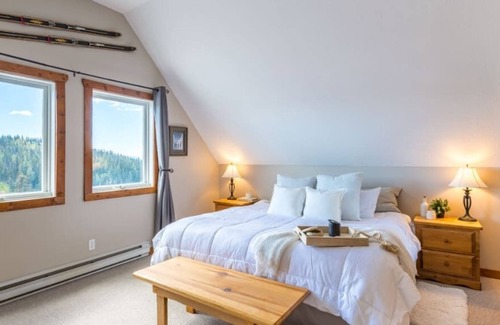 Silver Star Mountain Chalet De Esquí | The Alpine | No Service Fees | Ski-In & Ski-out