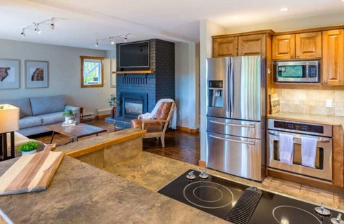 Silver Star Mountain Chalet De Esquí | The Alpine | No Service Fees | Ski-In & Ski-out