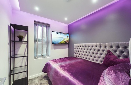 Everton Apartamento | The Amethyst