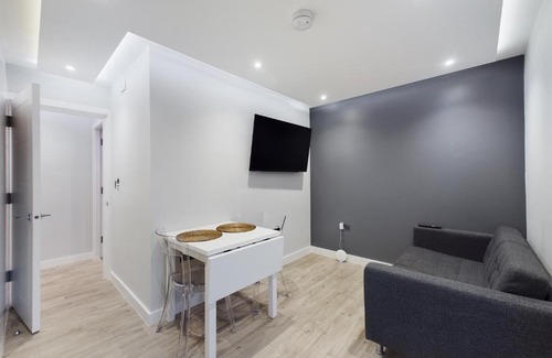 Everton Apartamento | The Amethyst