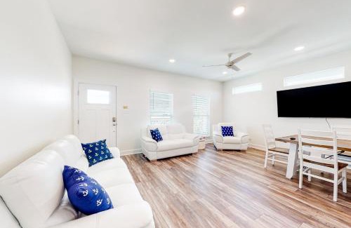 Dauphin Island Casa | The Anchor Holds