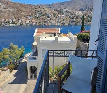 Symi Cama Y Desayuno | The Anchor House