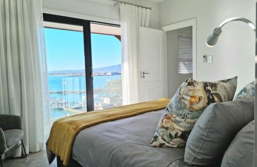 Gordons Bay Central Apartamento | The Anchor, Luxury living for 2 with sea view and Jacuzzi
