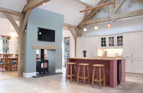 Chippenham Cabaña | THE ANCHORAGE @ NABLES FARM, family friendly in Upper Seagry