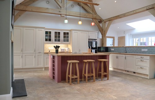 Chippenham Cabaña | THE ANCHORAGE @ NABLES FARM, family friendly in Upper Seagry
