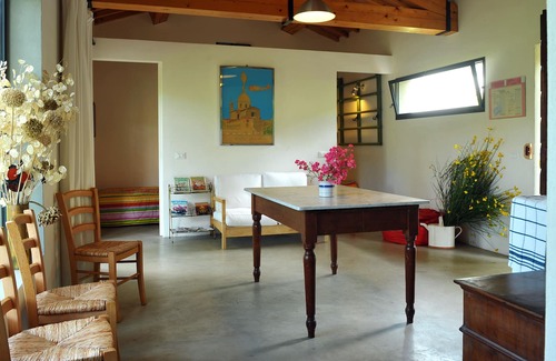 Londa Chalet De Esquí | El antiguo gallinero, un chalet romántico inmerso en la del campo verde