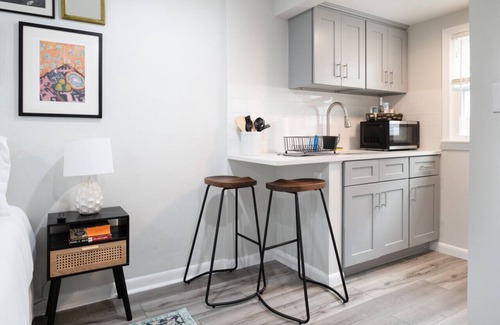 Old Mystic Apartamento | The Andrews Studio · Near Mystic, Casinos + USCGA