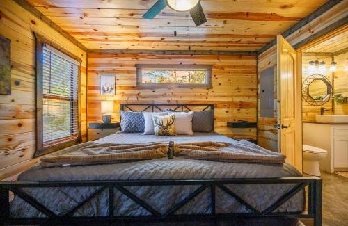 Pickens Casa | The Animal Crossing -Direct ATV trail access, hot tub, and fire pit near Hochatown