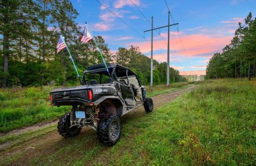 Pickens Casa | The Animal Crossing -Direct ATV trail access, hot tub, and fire pit near Hochatown