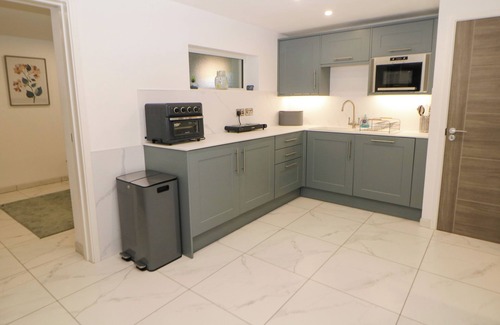 Ripley Cabaña | THE ANNEX, pet friendly, with a garden in Swanwick