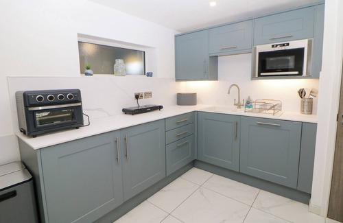 Ripley Cabaña | THE ANNEX, pet friendly, with a garden in Swanwick