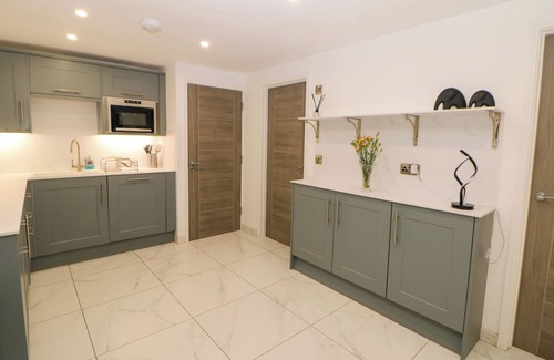 Ripley Cabaña | THE ANNEX, pet friendly, with a garden in Swanwick