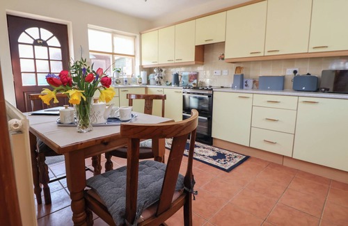 Malpas Cabaña | THE ANNEX, romantic, character holiday cottage in Malpas