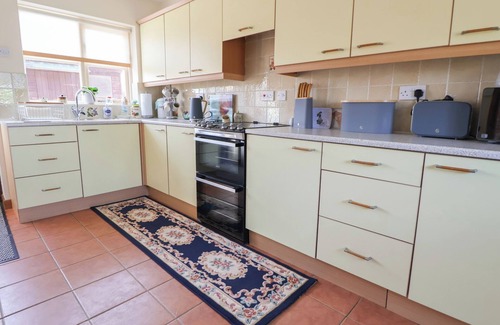 Malpas Cabaña | THE ANNEX, romantic, character holiday cottage in Malpas