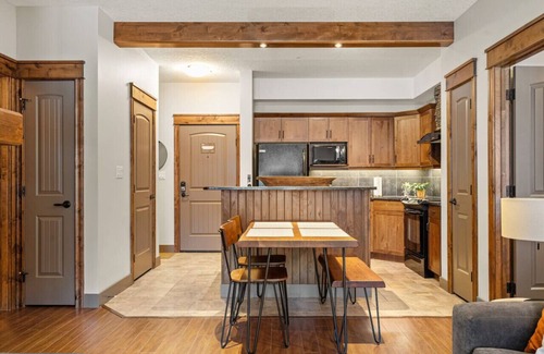 East Kootenay Apartamento | The Antler Hideaway | Pool | Hot Tub | Fireplace