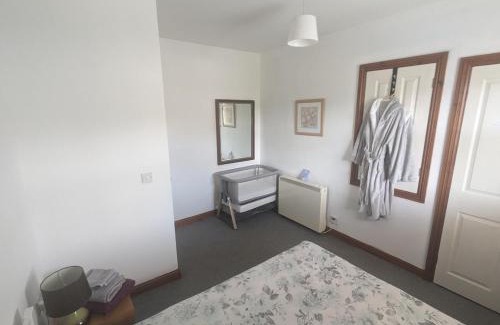 Huddersfield Apartamento | The Apartment at Chalk House - 3 Beds - 1 Cot