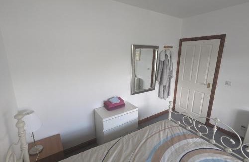 Huddersfield Apartamento | The Apartment at Chalk House - 3 Beds - 1 Cot