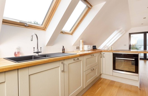 West Laroch Cabaña | THE APARTMENT, with a garden in Ardgour
