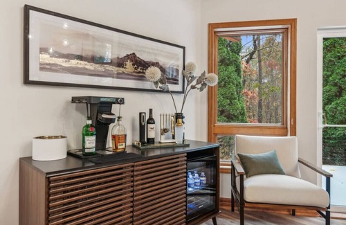 Dahlonega Casa | The Apex - Hot tub, gym, wine, waterfalls & more!