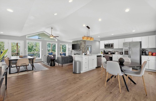 Front Royal Casa | The Apple Mountain House