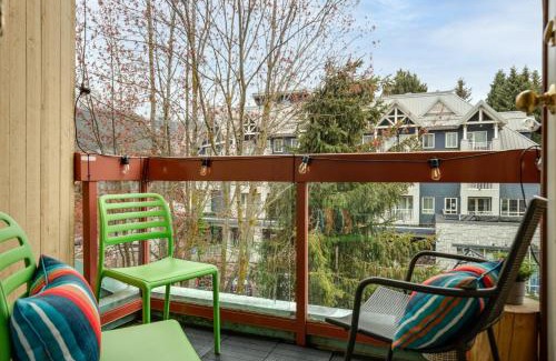 Village North Apartamento | The Après, Village Studio with Hot Tub and View
