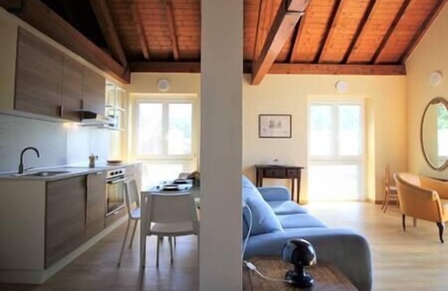 Pettenasco Apartamento | The Arch in the sky for 4 people, Una vista lago unica ed un relax in giardino per godere di questo