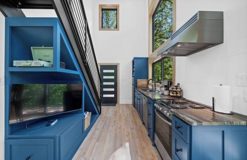 Hot Springs Cabina | The Arrow Treehouse - Sleeps 6