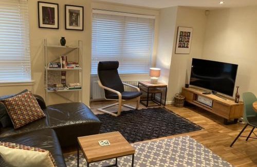 Kelvinbridge Casa | The Art Flat Woodlands