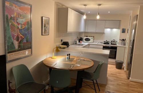 Kelvinbridge Casa | The Art Flat Woodlands