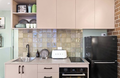 Petersham Casa | The Art Haus Retro Chic Hideaway near Local Gems