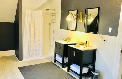 Squire Park Casa | The ART INN Seattle