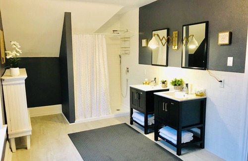 Squire Park Casa | The ART INN Seattle
