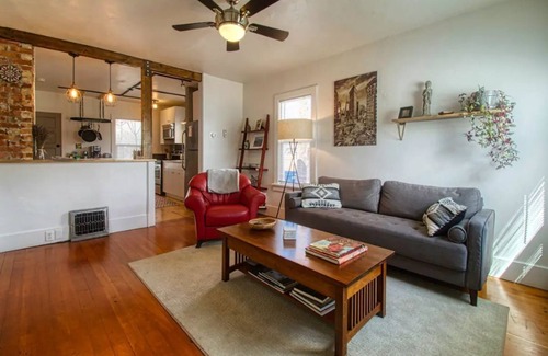 University District Casa | The Arthur House