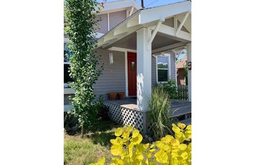 University District Casa | The Arthur House