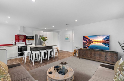 Matakana Casa | The Artisans Rest - Matakana Village Holiday Home
