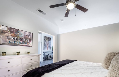 Linthicum Heights Apartamento | The Artist, Fast Internet - Pool - BWI - Gym - New Listing