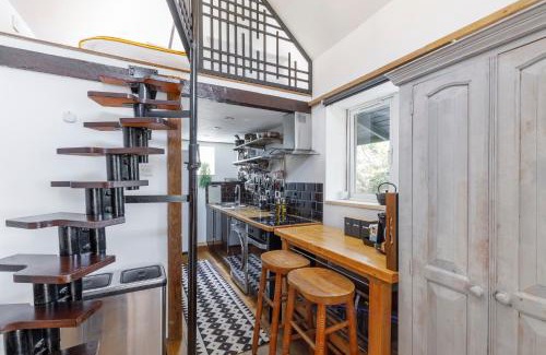 Hove Apartamento | The Artists Studio - With Unique Japanese Garden