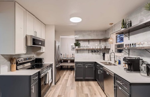 Ralston Valley Casa | The Arvada Retreat with WiFi, HotTub, Games, Gym and Lounge