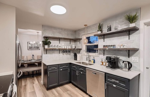 Ralston Valley Casa | The Arvada Retreat with WiFi, HotTub, Games, Gym and Lounge
