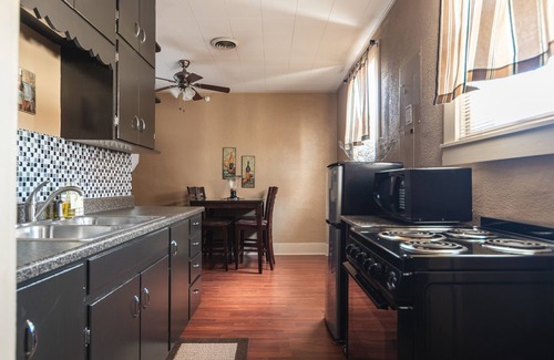 Fairbury Apartamento | The Ashford 1BR apartment in historic downtown