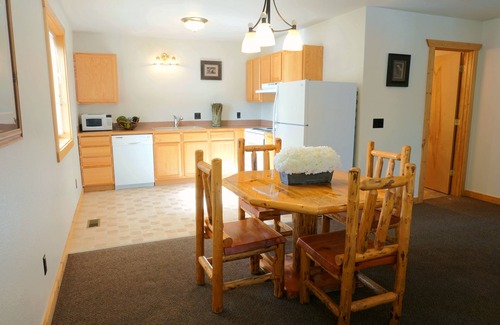 West Yellowstone Condominio | El Aspen-Cómodo de dos habitaciones, a solo dos minutos de Yellowstone