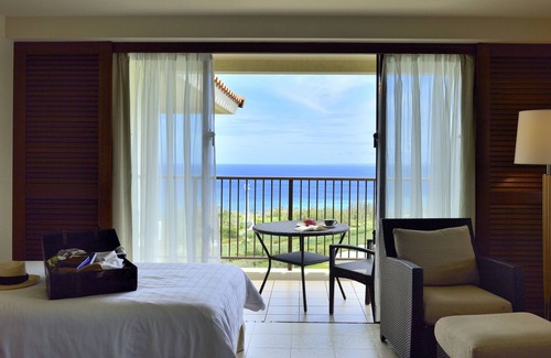 Onna Complejo | The Atta Terrace Club Towers
