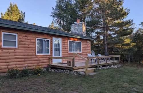 Herron Cabina | The Atwood Lodge | Secluded Cabin in Curran MI