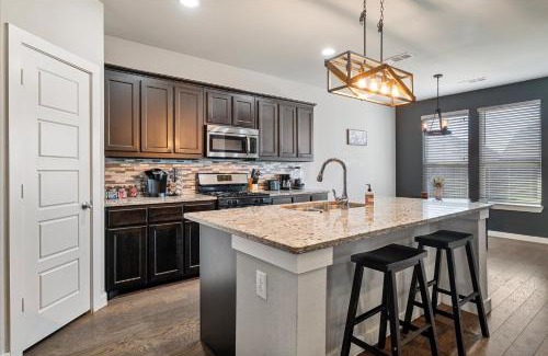 Aubrey Casa | The Aubrey Escape with Fenced Backyard