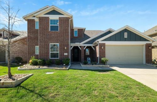Aubrey Casa | The Aubrey Escape with Fenced Backyard