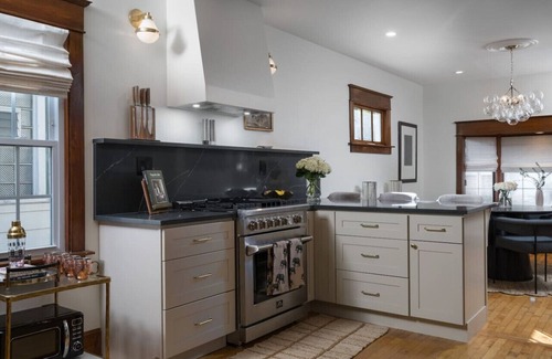 Wauwatosa Casa | The Auburn Hideaway - Cozy 3BR Home in Wauwatosa