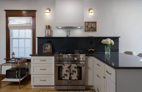 Wauwatosa Casa | The Auburn Hideaway - Cozy 3BR Home in Wauwatosa