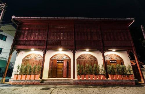 Lampang Apartamento | The Author - Fong Lee CC Lampang Walking Street